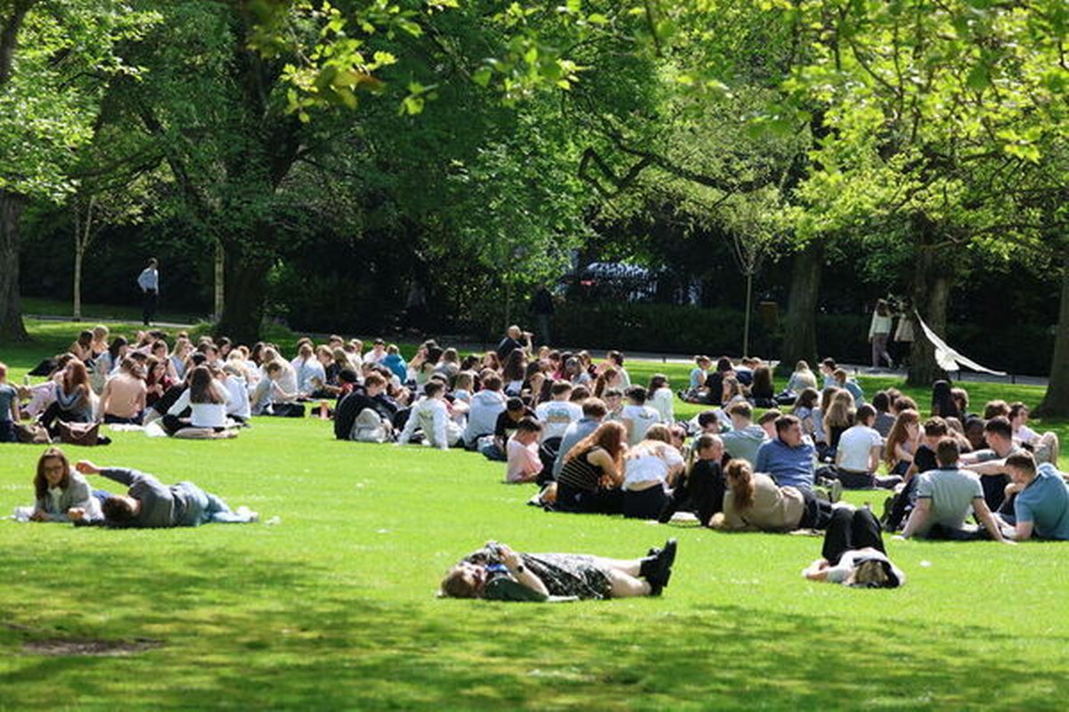 People enjoy the warm weather in St Stephen's Green, Dublin