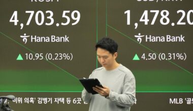 An electronic trading board shows the Korean currency  at 1,478.20 won against the U.S. dollar at a Hana Bank in Seoul, Wednesday. Yonhap