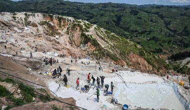 200 people dead after landslide at coltan mining site