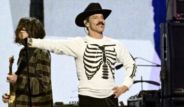 Red Hot Chili Peppers producer claims frontman Anthony Kiedis is “tone-deaf”