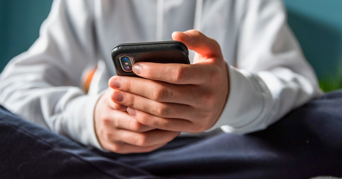 Using AI for advice or other personal reasons is linked to depression and anxiety