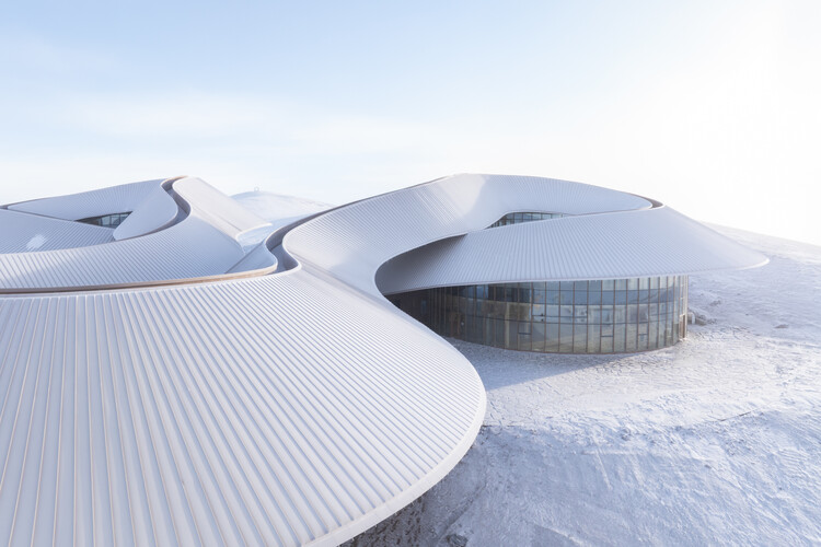 Volcano-In Visitor Center / PLAT ASIA - Image 28 of 39