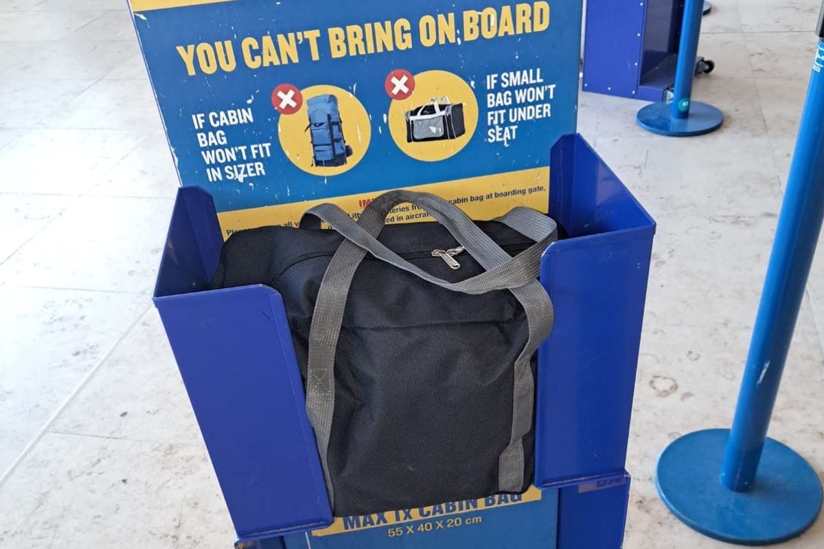 Ryanair clarifies baggage policy amid rumours of shrinking gate sizers