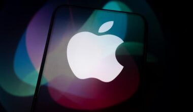 Apple is reportedly overhauling Siri to be an AI chatbot