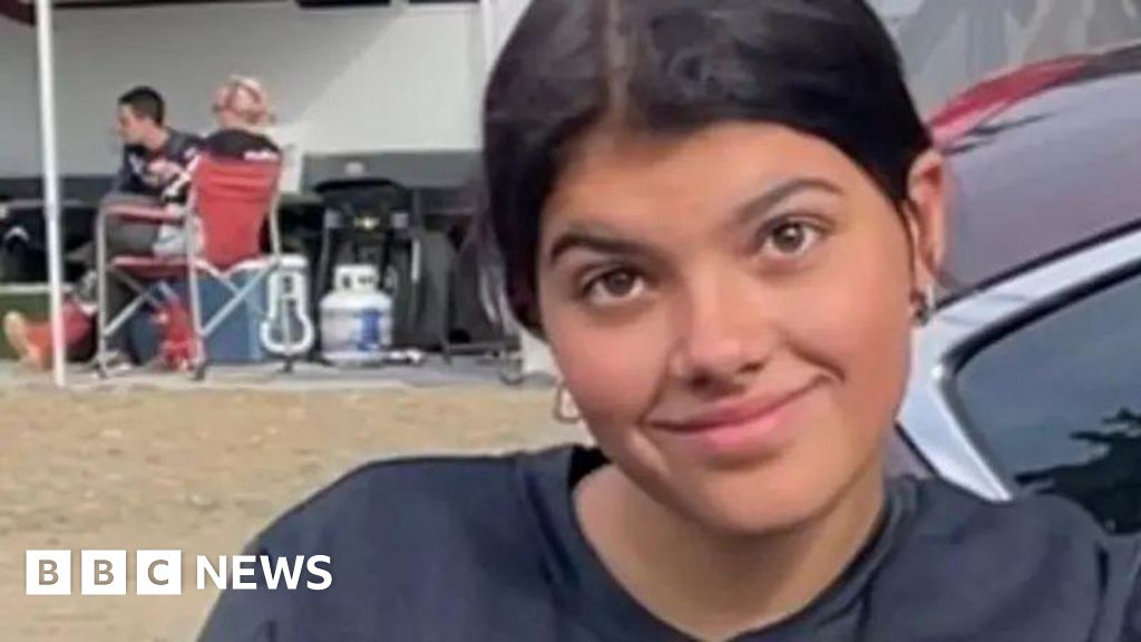 Piper James: Canadian found dead on Australian beach likely died of drowning, autopsy finds - BBC