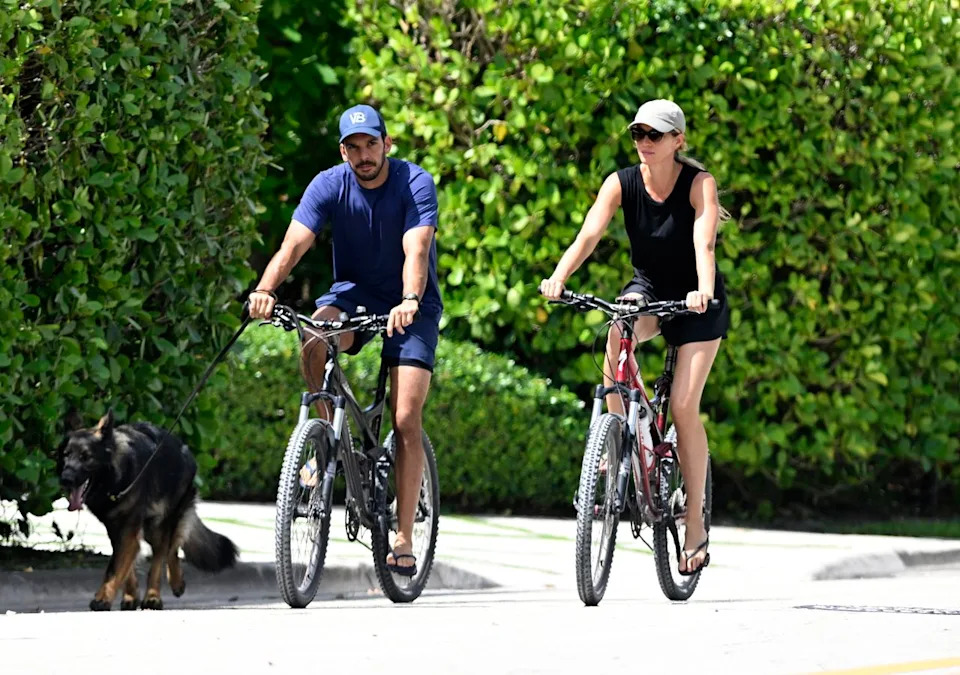 Getty Images Joaquim Valente and Gisele Bündchen in Surfside, Florida.