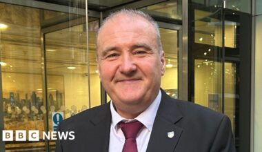 Post Office and Fujitsu accused of delaying £4m damages claim