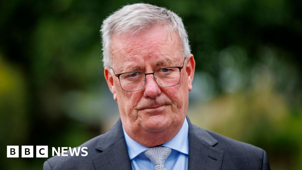 Mike Nesbitt to stand down as leader