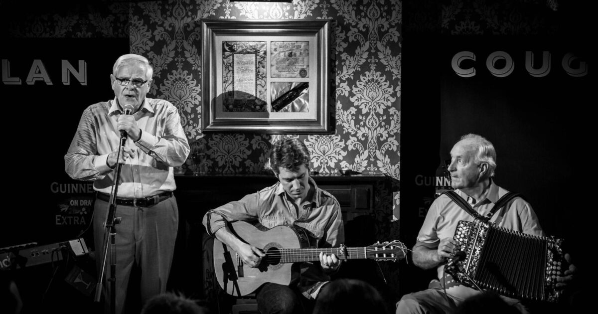 A remarkable singer best known for An Poc Ar Buile  