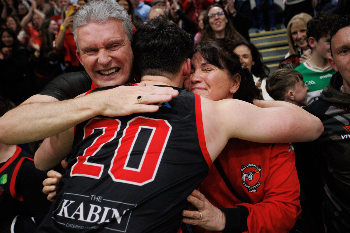 Ballincollig's Dylan O'Sullivan celebrates winning with his parents Brian and Sharon. Picture: INPHO/Tom Maher