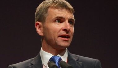 Louth TD hits out at CAMHS waiting list and says local children deserve better