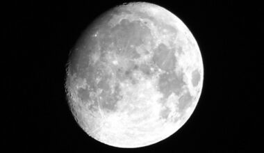 Research suggests causes of moon's two different 'faces'