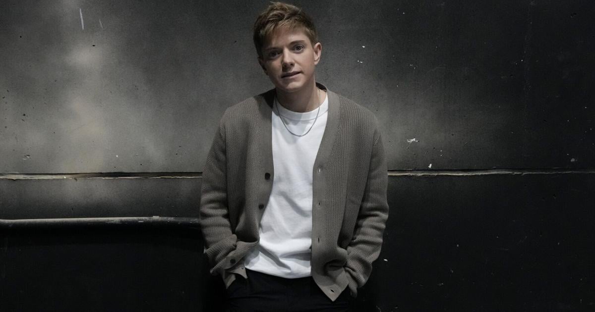 Mae Martin to host 2026 Juno Awards in Hamilton - The Spec