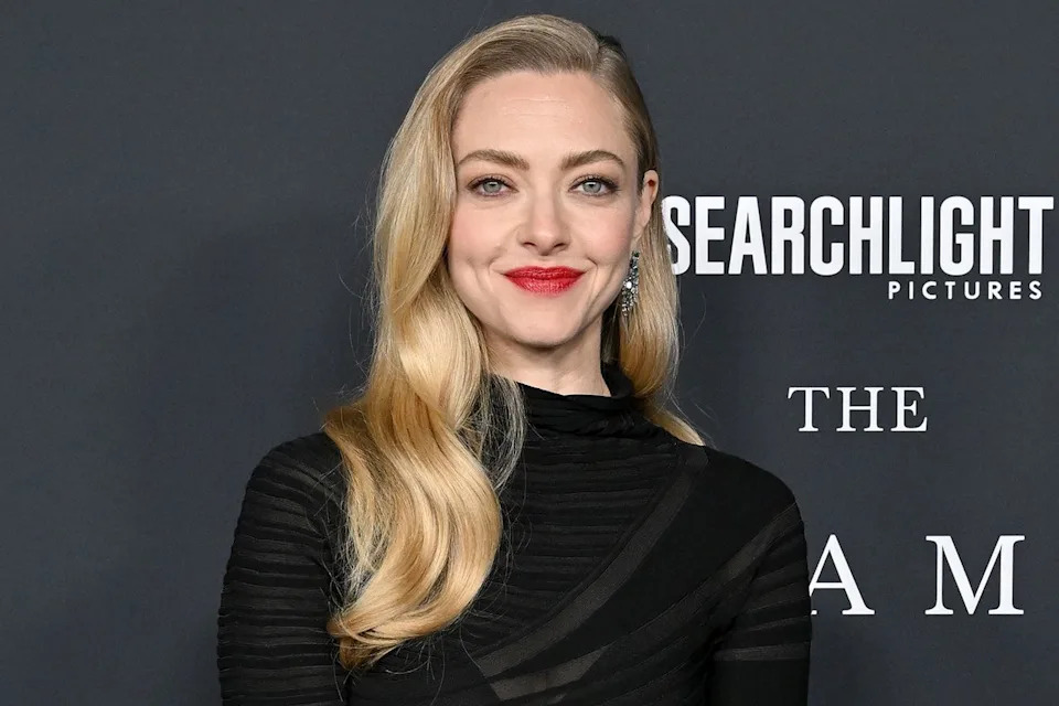 Axelle/Bauer-Griffin/FilmMagic Amanda Seyfried attends the Los Angeles Premiere of Searchlight Pictures'