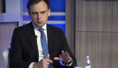 Poland Sees No Need to Ditch Złoty for Euro as Economy Booms