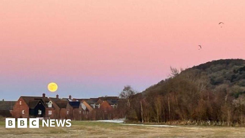 Wolf Moon lights up skies across south of England