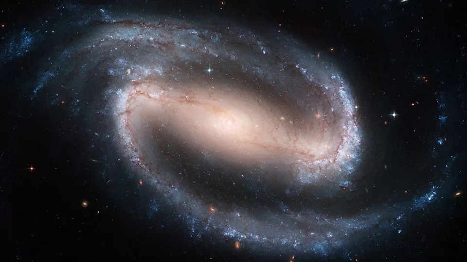 Webb image of COSMOS-74706, with logarithmic spirals (as white lines) showing the arms and bar structure. .