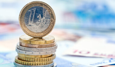 Seasonally adjusted government deficit at 3.2% of GDP in the euro area and EU - Euro indicators