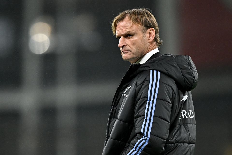 Scott Robertson is to vacate his role as New Zealand head coach