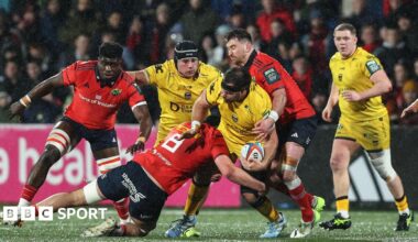 Brian Gleeson makes a tackle