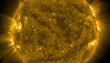 How can the Sun contain so many elements without its heat destroying them?