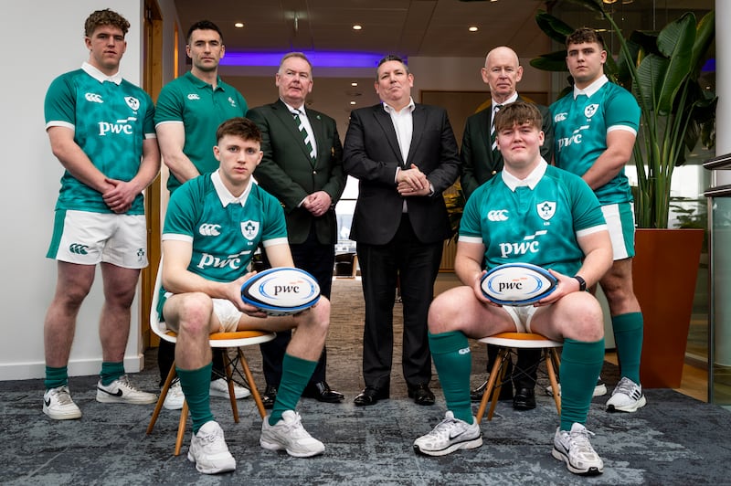 Ireland Rugby Under 20 Squad Announcement Sponsored by PwC, PwC Ireland, Dublin 20/1/2026
At the Ireland under-20 squad announcement at PwC Ireland in Dublin were (back row, left to right) Diarmaid O’Connell, Ireland under-20 head coach Andrew Browne, IRFU junior vice-president Michael Collopy, IRFU chairperson of commercial and marketing Enda McDonagh, PwC managing partner Billy Murphy and Ireland under-20 captain Sami Bishti. (Front row, from left) Tom Wood and Blake McLean. Photograph: Nick Elliott/Inpho