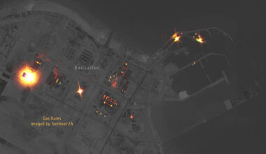 Gas flares in Qatar imaged by Sentinel-2A