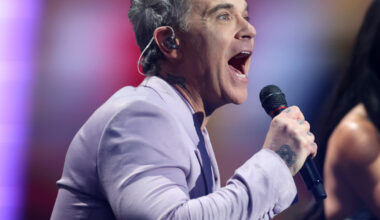 Robbie Williams Breaks Beatles Record With 16th UK #1 Album