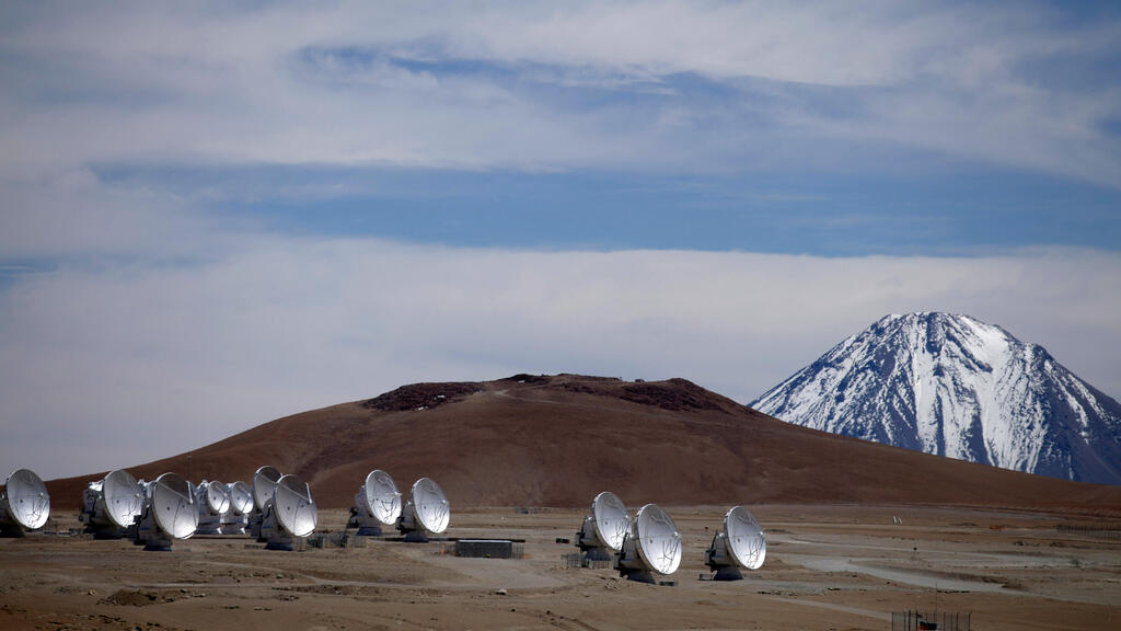 מערך המילימטרים/תת-מילימטרים הגדול של אטקמה, הידוע יותר בשם ALMA