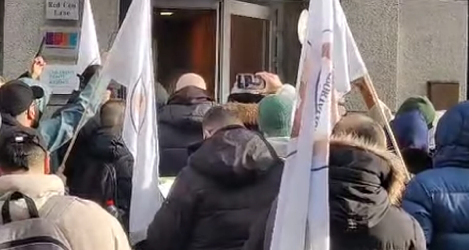 "Shame on you": Migrants protest refugee NGOs