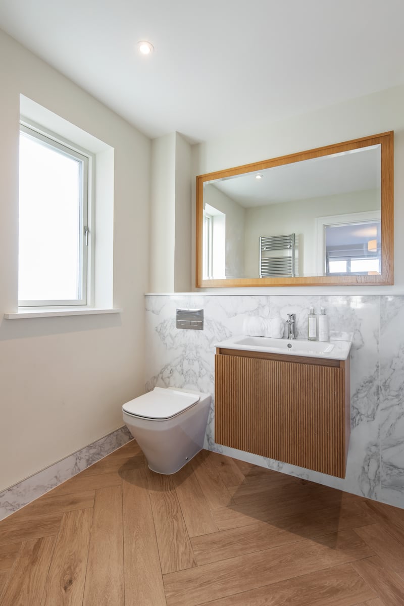 En suite for principal bedroom