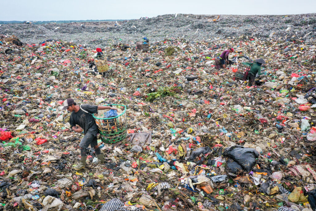 Plastics Crisis Intrudes on Paradise