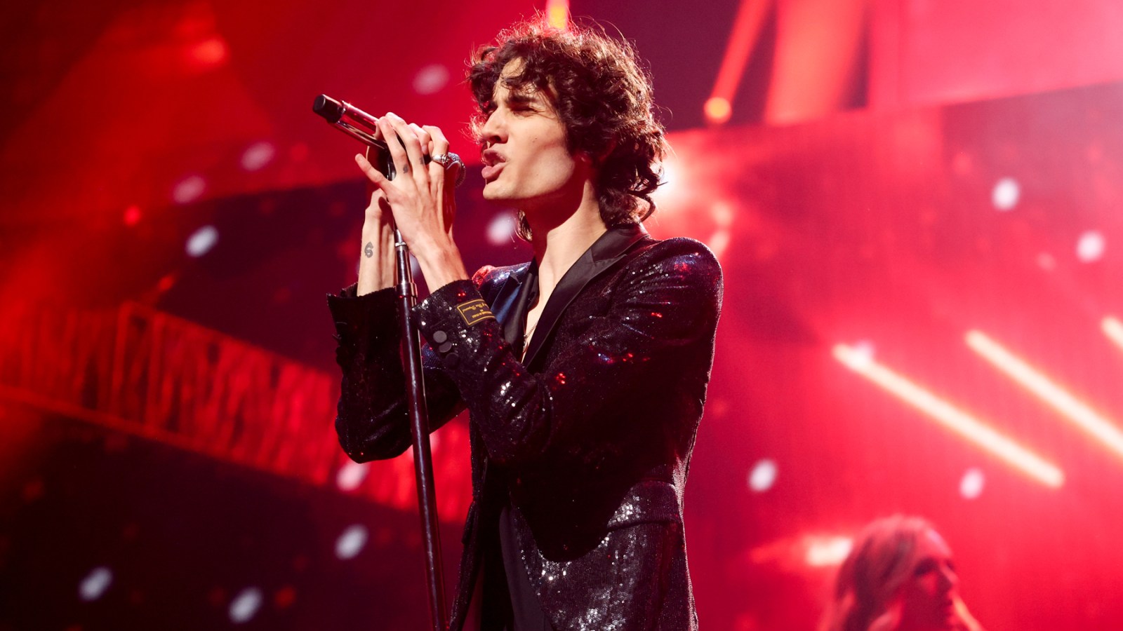 Sombr Covers Phoebe Bridgers 'Motion Sickness' for BBC Radio 1 Session