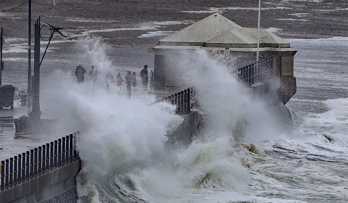 Parts of Ireland to be battered by wind as Met Eireann issue warning