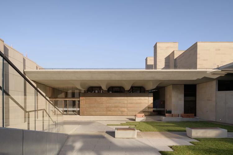 Australian War Memorial Southern Entrance and Parade Ground / Studio.SC - Image 1 of 25