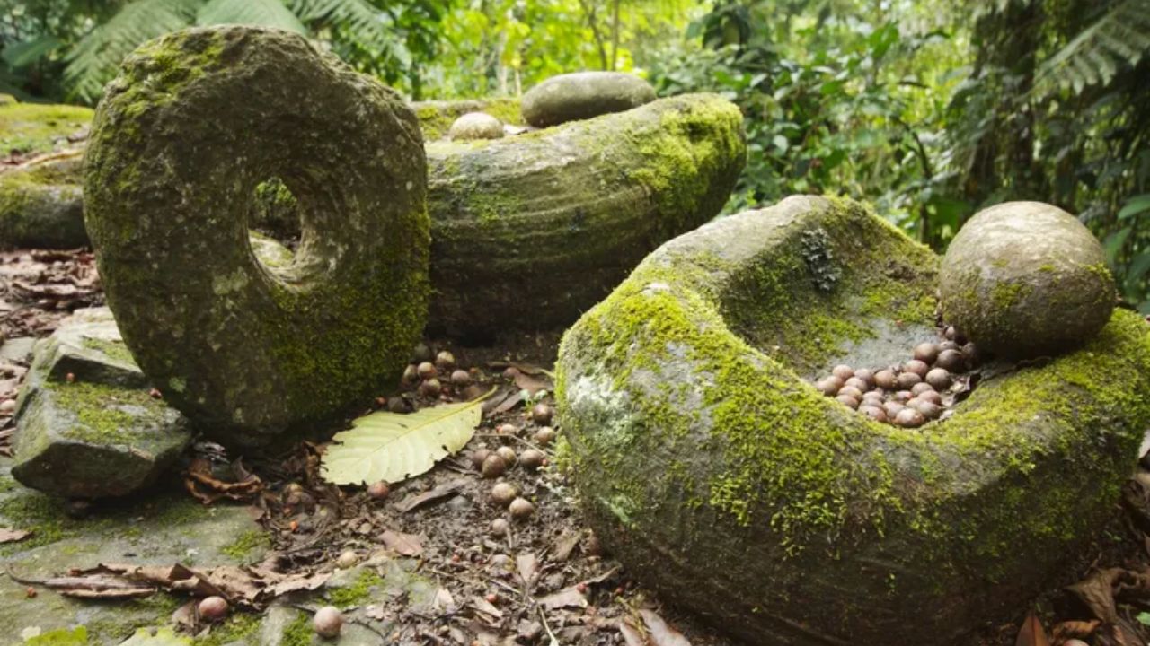 Discover the Lost City of Colombia, an ancient center older than Machu Picchu. See what archaeologists have revealed about Teyuna, its history, architecture, and how to visit this sacred site hidden in the jungle.