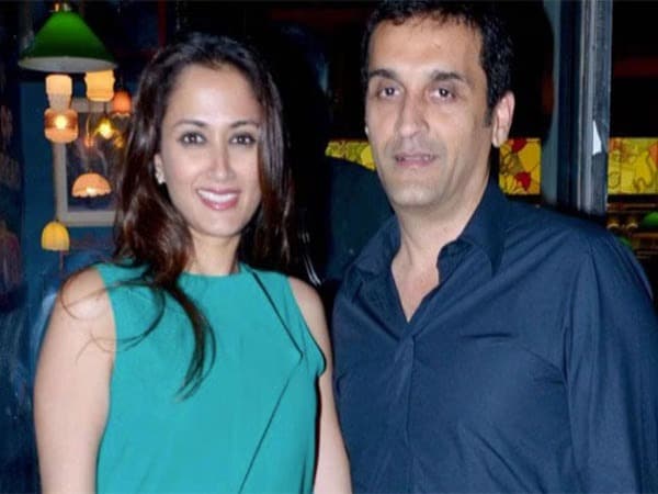  A Life Away From Limelight

Unlike many star spouses, Gayatri maintains a low profile. She is rarely seen at film parties or industry events. There are no interviews or social media updates chasing attention. Her choice reflects a clear break from celebrity culture. For many, that restraint adds to the fascination around her.