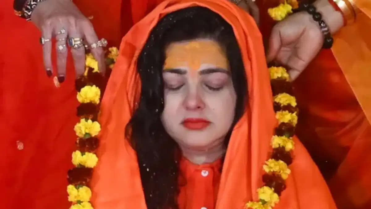 Despite professional success, Mamta Kulkarni gradually distanced herself from films. By the early 2000s, she reduced her appearances and eventually quit acting in 2003. Her final on-screen role came in the Bengali film Shesh Bongsodhar, directed by Abhijit Sen, alongside Victor Banerjee, Ronit Roy and Rituparna Sengupta. Despite professional success, Mamta Kulkarni gradually distanced herself from films. By the early 2000s, she reduced her appearances and eventually quit acting in 2003. Her final on-screen role came in the Bengali film Shesh Bongsodhar, directed by Abhijit Sen, alongside Victor Banerjee, Ronit Roy and Rituparna Sengupta.