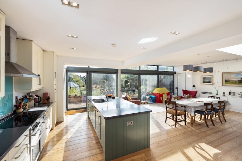 Open-plan kitchen/diningroom/family room