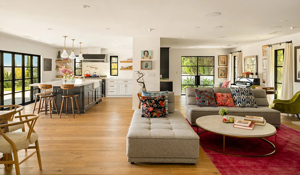 8251 Skyline Maria Bello House LA