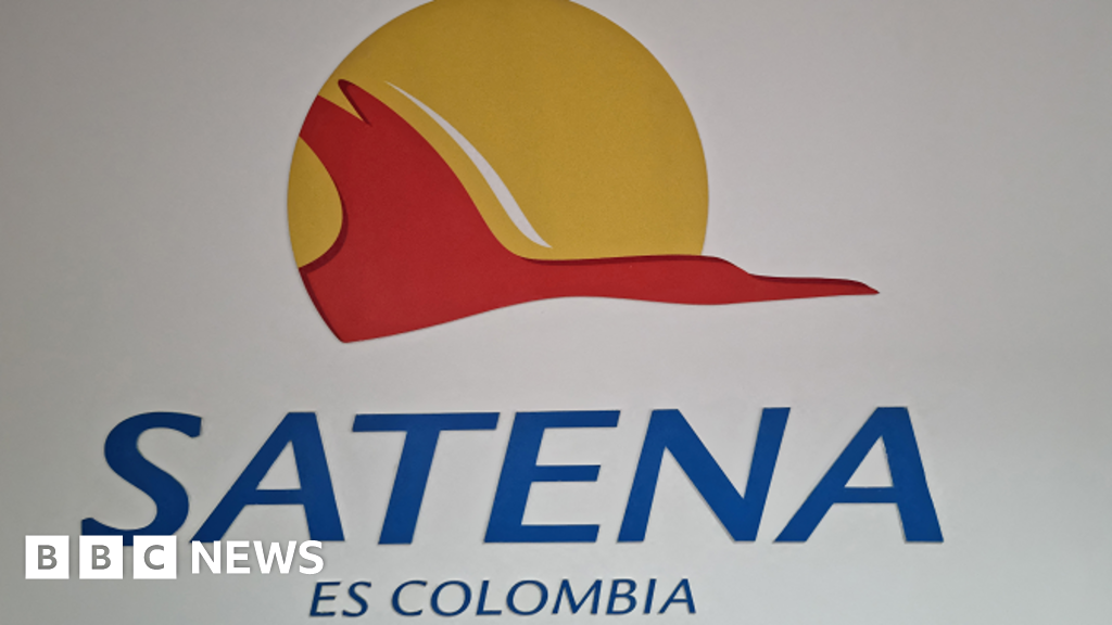 Satena: Colombia launches search for missing plane carrying 15 people - BBC