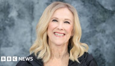 Schitt's Creek and Home Alone star Catherine O'Hara dies aged 71 - BBC