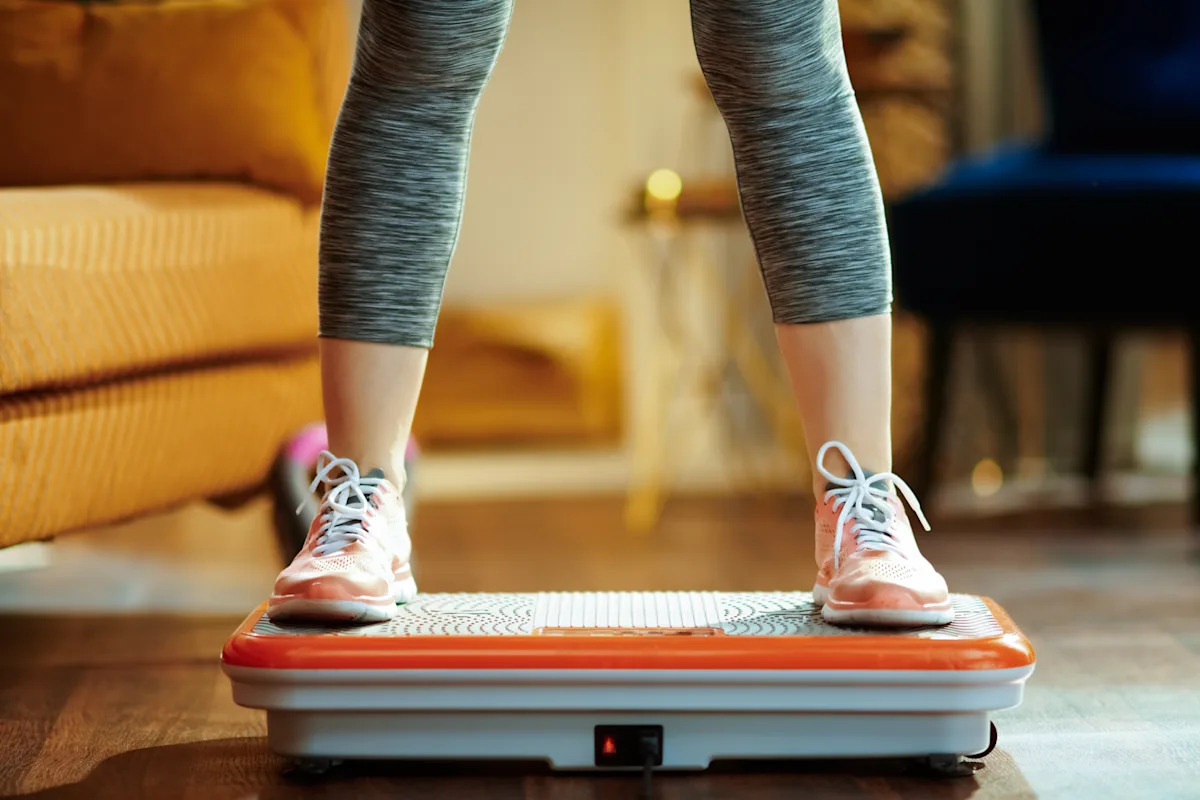 Do vibration plates help with weight loss? What to know about the viral workout gadgets — plus 5 best vibration plates on Amazon Canada