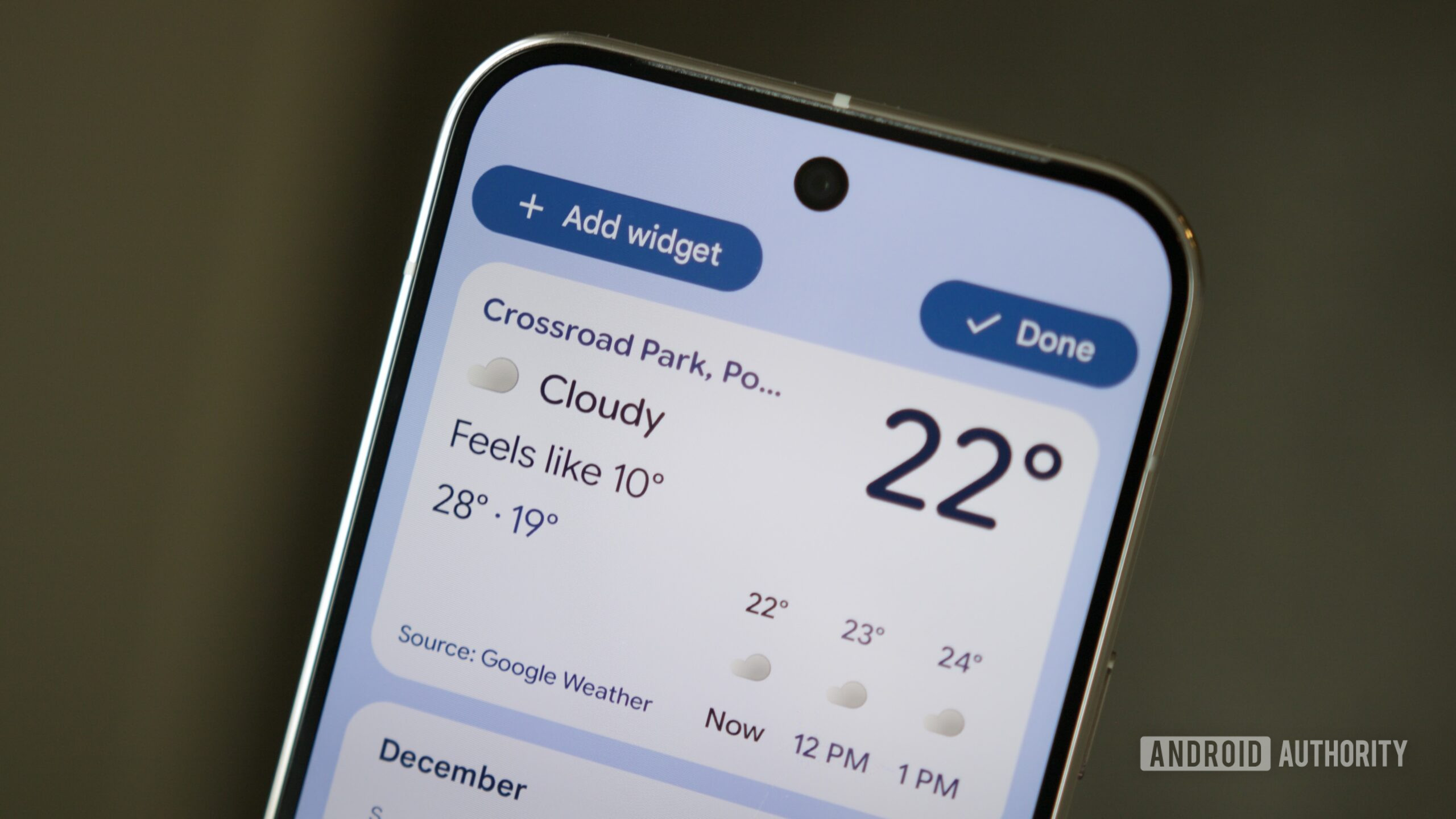 Lock screen widgets on a Pixel phone running Android 16 QPR2.