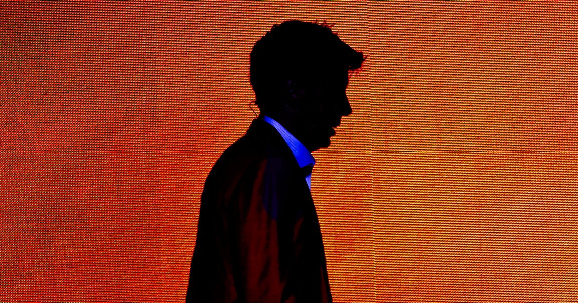 Former Fidelity manager George Noble warned in a lengthy tweet that OpenAI may already be "FALLING APART IN REAL TIME."