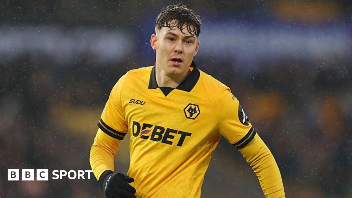 Jorgen Strand Larsen wearing a gold Wolves shirt