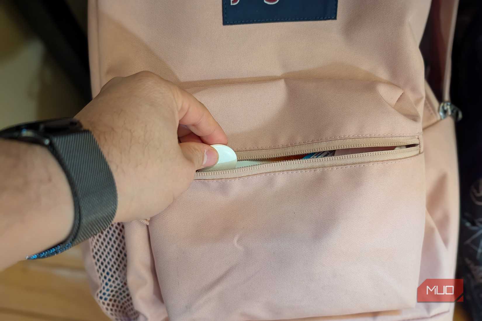 Track your kids backpack with an AirTag