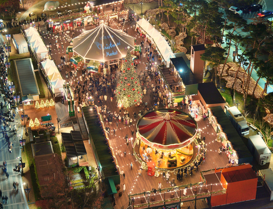 Christmas market at Lotte Jamsil in southern Seoul [LOTTE SHOPPING]