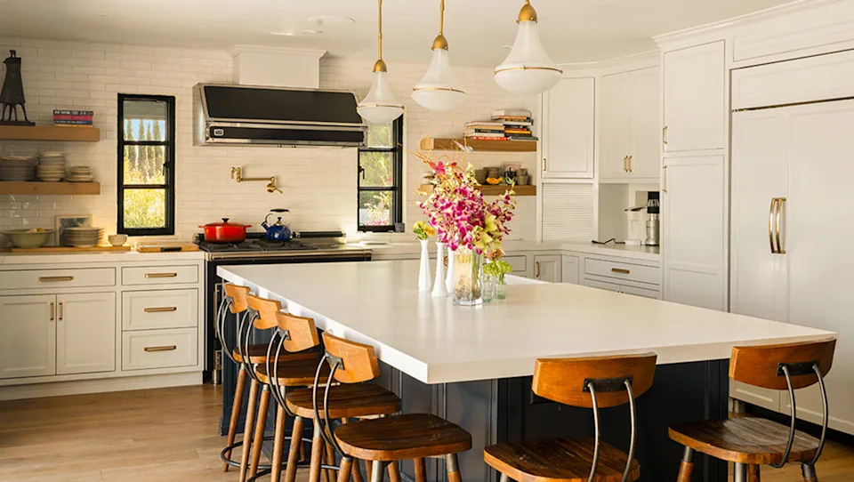 8251 Skyline Maria Bello House LA