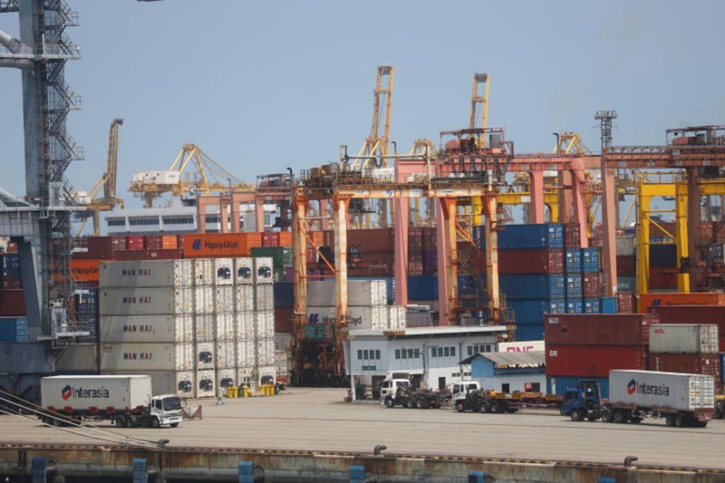 Trailer trucks transport cargo at Laem Chabang deep-sea port in Chon Buri province. Thailand’s exports are projected to contract this year. (Photo: Nutthawat Wichieanbut)